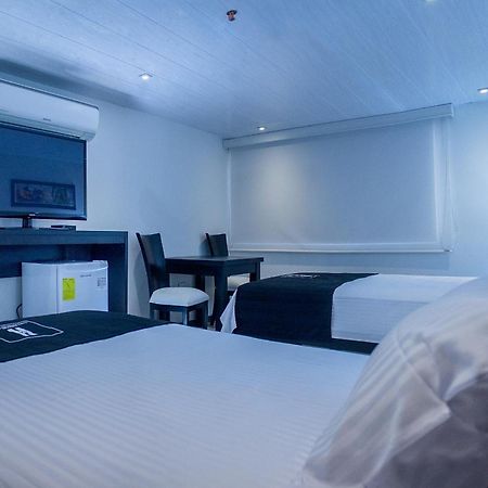 Hotel Metropolitano نيفا الغرفة الصورة